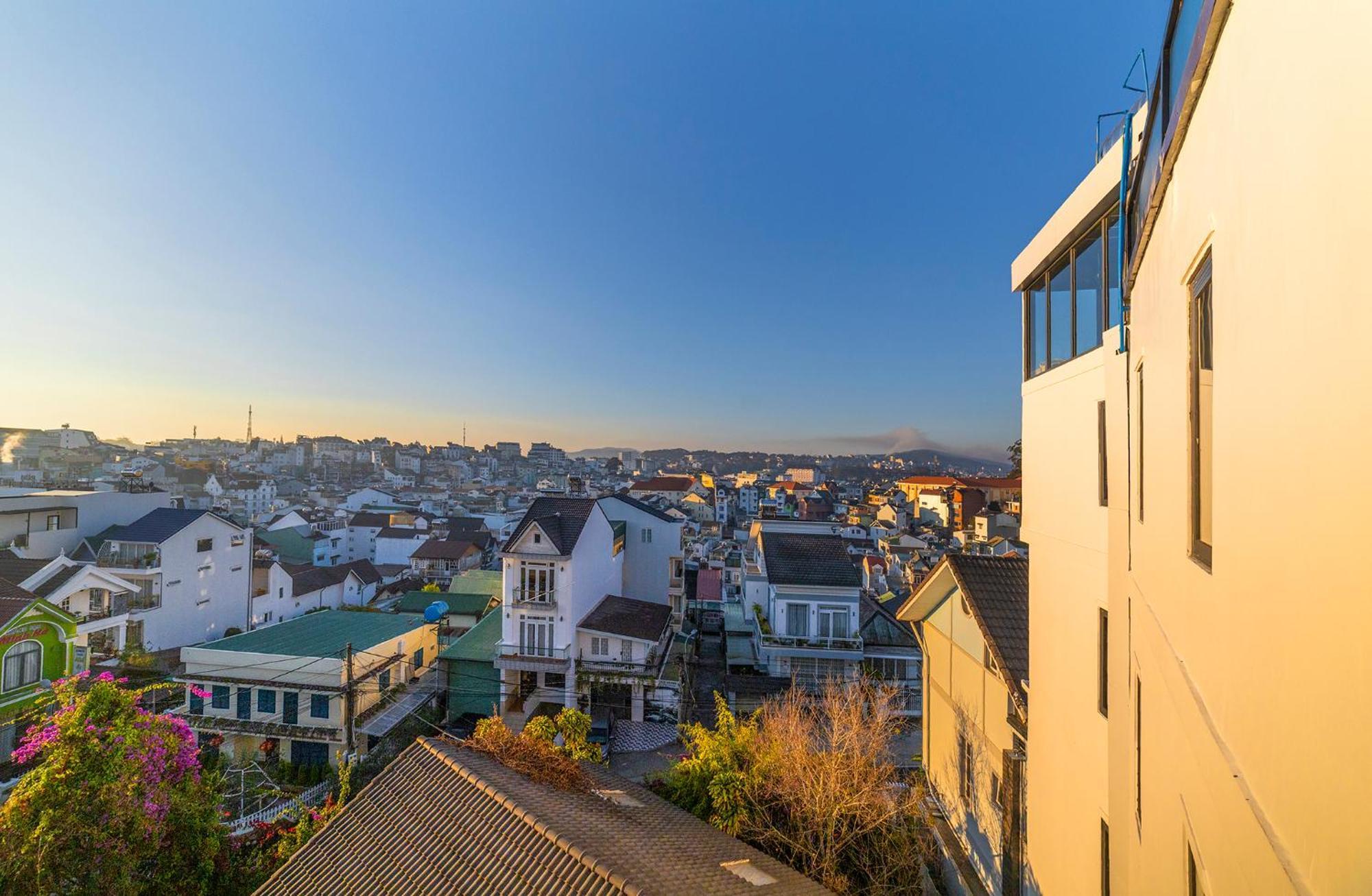 Отель Le House Dalat Экстерьер фото